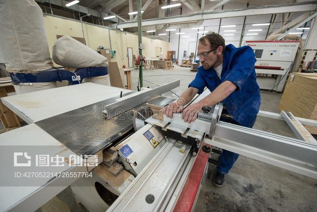 家具制造.芯片板的加工Furniture manufacturing. Processing of chipboard sheets